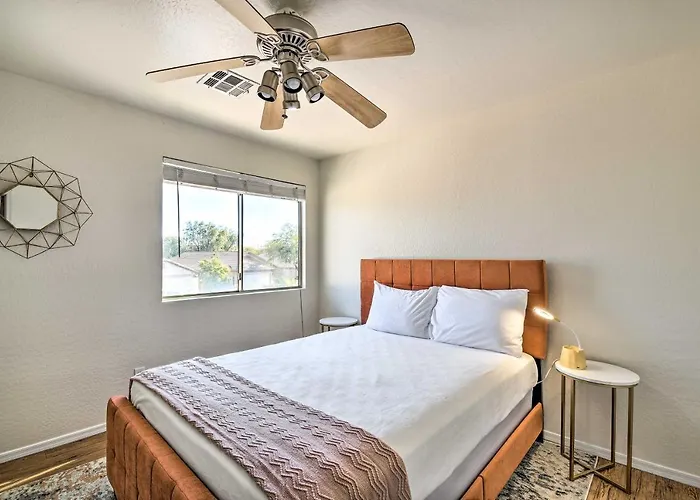 1 Mi To Stadium! Desert Poolside Oasis Holiday home *