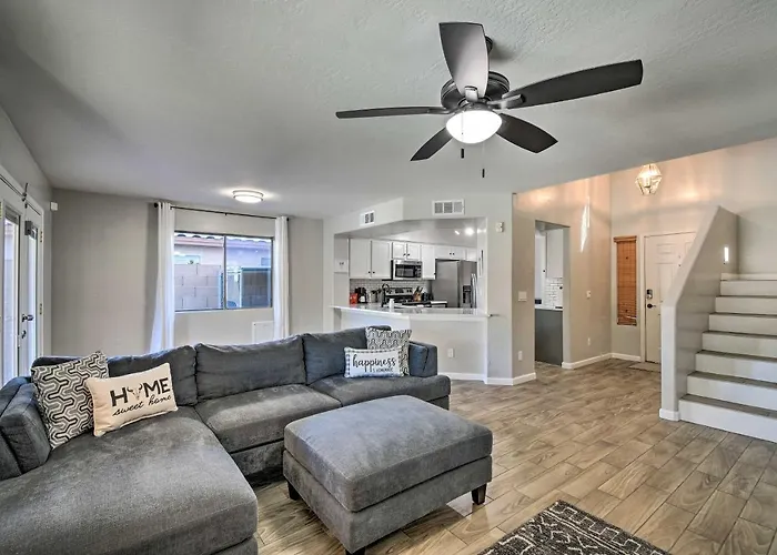 1 Mi To Stadium! Desert Poolside Oasis Holiday home *