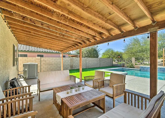 Holiday home 1 Mi To Stadium! Desert Poolside Oasis *