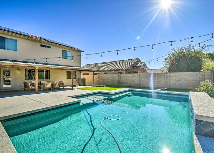 1 Mi To Stadium! Desert Poolside Oasis Holiday home Surprise